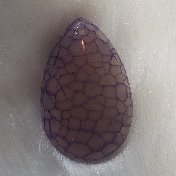 Jewelry - NWOT Purple crackle Pendant